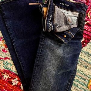 American Eagle size 2short Kick Boot jeans
